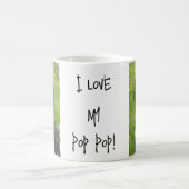Mug "J'adore mon Papi ! "Chien fantaisiste dans l'herb (Centre)
