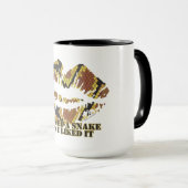 Mug J'ai embrassé un serpent Brown et l'impression or (Devant droit)