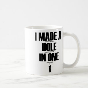 Mug J'ai fait un trou en un drôle de maillot de golf C