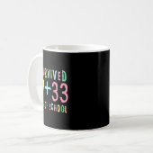 Mug J'ai survécu 67 + 33 jours d'école Maths du 100e j (Devant gauche)
