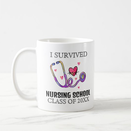 Mug J'ai survécu à l'école de soins infirmiers Grad (Gauche)