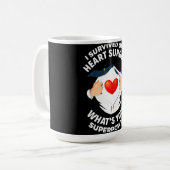 Mug J'ai survécu Chirurgie du coeur ouvert Bypass Coeu (Devant gauche)