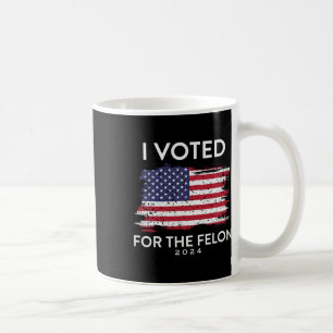Mug J'ai voté pour le drapeau USA de Trump le criminel