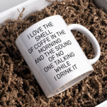 Mug J'aime l'odeur du café drôle Dire matin<br><div class="desc">Cette conception a été créée par art numérique. Elle peut être personnalisée en cliquant sur le bouton personnaliser et en modifiant la couleur, en ajoutant un nom, des initiales ou vos mots préférés. Contactez-moi à l'adresse colorflowcreations@gmail.com si vous souhaitez que ce design soit disponible sur un autre produit. Voir d'autres...</div>