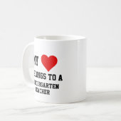 Mug J'Appartiens À Un Enseignant De Maternelle (Devant gauche)