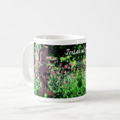 Mug Jardin à fleurs de lapin rouillé Personnalisé (Devant gauche)