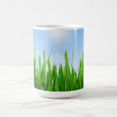 Mug Jardin à l'herbe verte avec conception de ciel ble (Centre)