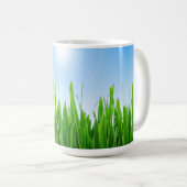 Mug Jardin à l'herbe verte avec conception de ciel ble (Devant droit)
