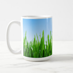 Mug Jardin à l'herbe verte avec conception de ciel ble