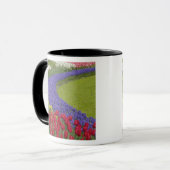 Mug Jardin de Tulip et de Grape Hyacinth et daffodil, (Devant gauche)