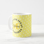 Mug Jaune 50 et fabuleux Joyeux anniversaire (Devant gauche)