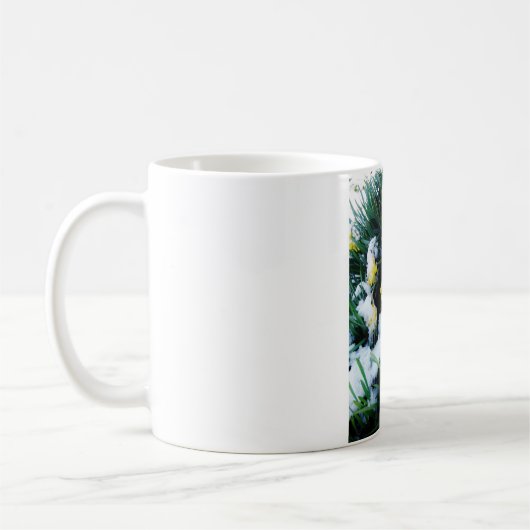 Mug Jaune Daffodils fleurs dans la neige (Gauche)