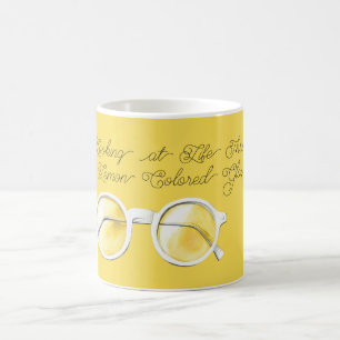 Mug Jaune regardant la vie à travers des lunettes de c