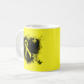 Mug Jaune Sensibilisation Ruban Grunge Coeur (Devant gauche)