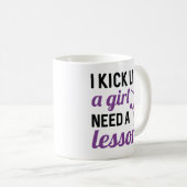 Mug Je botte comme une fille a besoin d'une leçon (Devant droit)