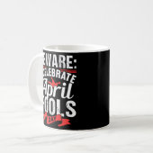 Mug Je Célèbre Avril Fools Day Humour Dire Plaisanteri (Devant gauche)