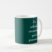 Mug Je corrige silencieusement votre grammaire (Devant droit)