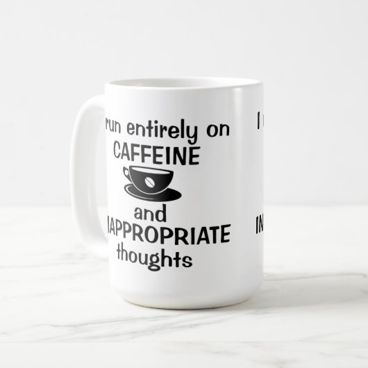 Mug Je cours entièrement sur la caféine (Devant gauche)