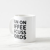 Mug Je Cours Sur Café Et Cuss Mots (Devant gauche)