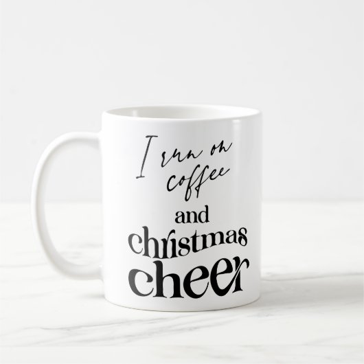 Mug Je Cours Sur Le Café Et La Soirée De Noël (Gauche)