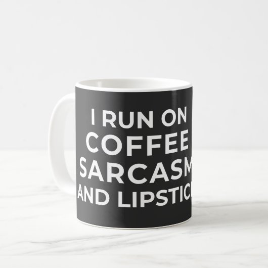 MUG JE COURS SUR LE CAFÉ SARCASM ET LIPSTICKETS - SARC (Devant gauche)