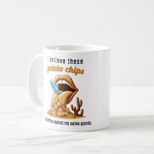 Mug Je crois que ces chips complotent contre (Devant gauche)