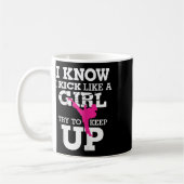 Mug Je donne des coups de pied comme une fille - Fille (Gauche)