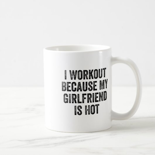 Mug Je fais de l'exercice parce que ma petite amie est (Droite)
