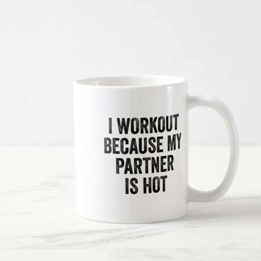 Mug Je fais de l'exercice parce que mon partenaire est (Droite)