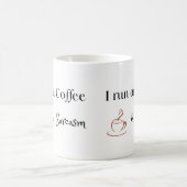 Mug Je fonctionne au café et au sarcasme, Cadeau amusa (Centre)