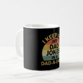 Mug Je garde toutes mes blagues de papa dans une base  (Devant gauche)