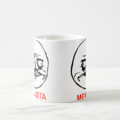 Mug Je Gusta fait face à Meme (Centre)