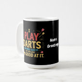 Mug Je joue aux fléchettes parce que je l'aime, pas pa (Devant gauche)