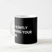 Mug Je juge en silence votre code développeurs amusant (Devant gauche)