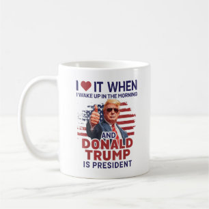 Mug Je L'Aime Quand Je Me Réveille Et Trump Est Présid