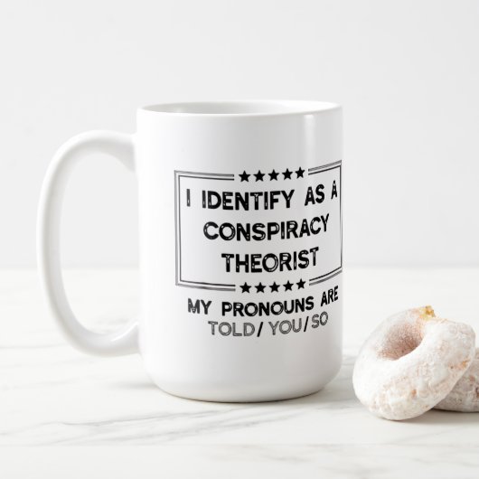 Mug Je m'identifie comme un théoricien du complot (Avec donut)