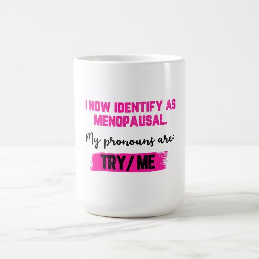 Mug Je m'identifie désormais comme ménopausée. Mes pro (Centre)