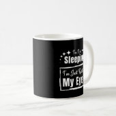 Mug Je ne dors pas Je ne fais que me reposer les yeux  (Devant droit)