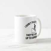 Mug Je ne fais pas confiance aux escaliers (Devant droit)