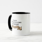 Mug Je ne fais pas de procrastination - Je fais des qu (Devant gauche)