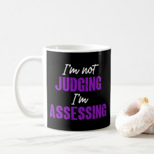 Mug Je ne juge pas que j'évalue, Drôle travailleur soc
