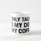 Mug Je ne parle qu'à mon chien et à mon café (Centre)