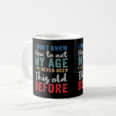 Mug Je ne sais pas comment agir mon âge (Devant gauche)