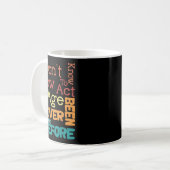 Mug Je ne sais pas comment agir mon âge drôle Annivers (Devant gauche)