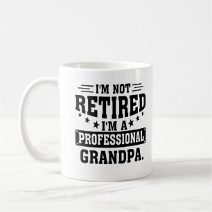 Mug Je ne suis pas à la retraite, je suis un grand-pèr