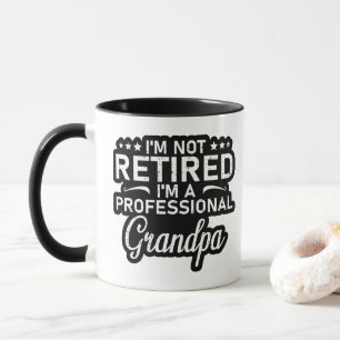 Mug Je ne suis pas à la retraite, je suis un grand-pèr