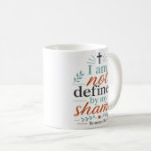 Mug Je ne suis pas défini par ma honte Citation de l'e (Devant droit)