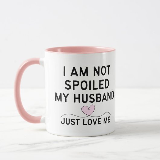 MUG JE NE SUIS PAS GÂTÉE, MON MARI M'AIME, C'EST TOUT. (Gauche)