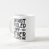 Mug Je ne suis pas gâtée, mon père m'aime simplement P (Devant gauche)