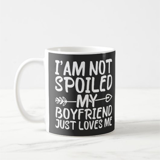 Mug Je ne suis pas gâtée, mon petit ami m'aime juste (Gauche)